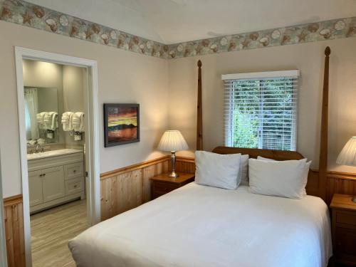 a bedroom with a large bed and a bathroom at Briarwood Inn in Carmel