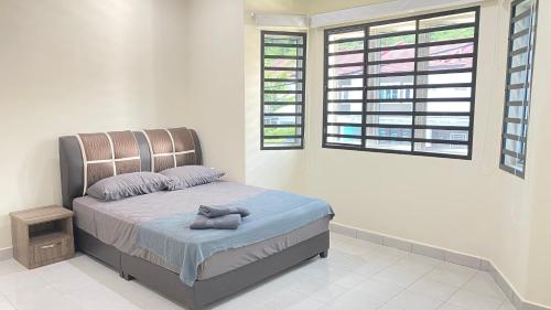 Postel nebo postele na pokoji v ubytování Assyifa Homestay Kulim