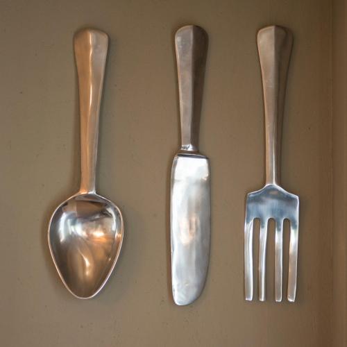 three silver forks and a spoon on a table at B&B Logeren bij van Heeren in Made