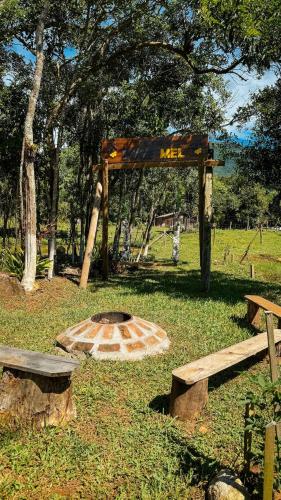Taman di luar Sítio Doce Mel