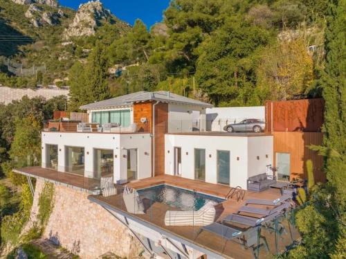 Villa de luxe avec vue panoramique sur la mer et Monaco