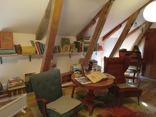 Posezení v ubytování Kungsgården BnB