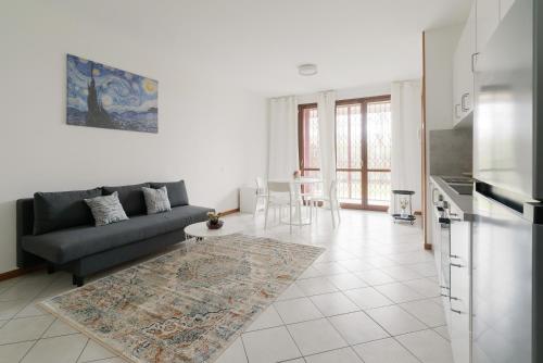 GuestHost - Bright Apartment with garden