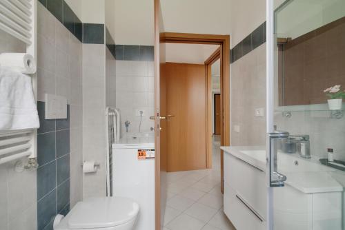 GuestHost - Bright Apartment with garden
