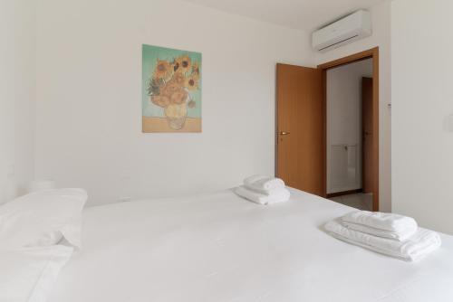 GuestHost - Bright Apartment with garden
