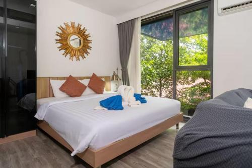 Ένα ή περισσότερα κρεβάτια σε δωμάτιο στο Patong city-center pool cozy condo