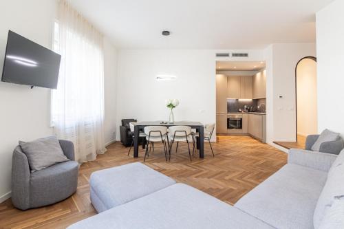 Cool and Big Central Apartment Duomo - White photo 6