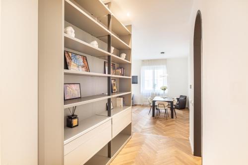 Cool and Big Central Apartment Duomo - White photo 14