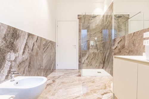 Cool and Big Central Apartment Duomo - White photo 25