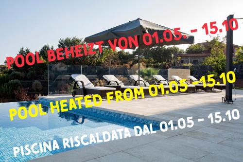 a sign that reads pool heaterued from a pool headfiredarmaarmadiadi at Villa Rita Pool & Spa in Mascalucia