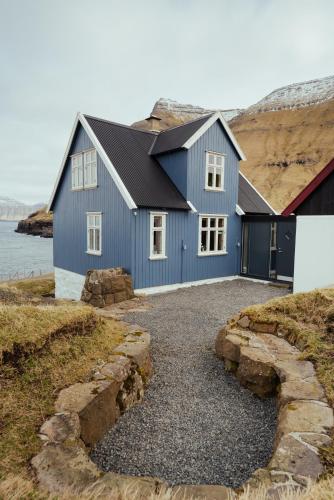Peaceful Home with Ocean Views in Elduvík