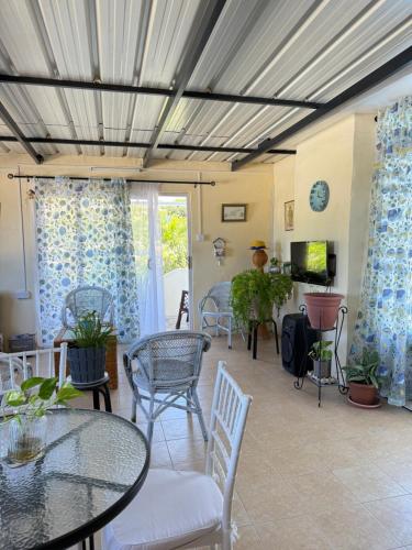 a living room with a table and chairs at Studio La Casa Azzura in Trou dʼ Eau Douce