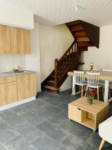 Gambar di galeri bagi Maison 2 chambres avec jaccuzi de 2 à 4 pers di Broons