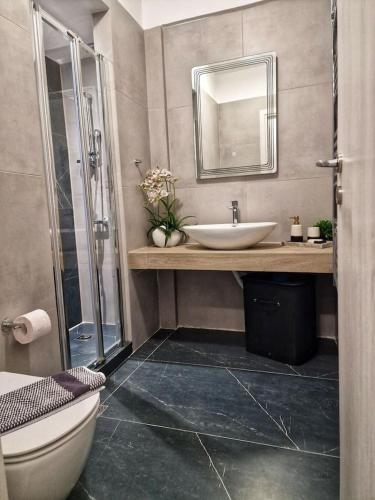 Modern Athens Apartment - Close to Metro