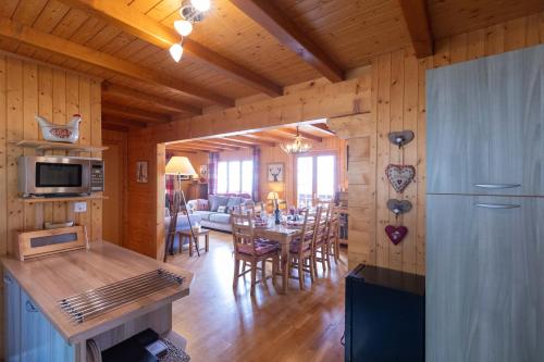Kuchyň nebo kuchyňský kout v ubytování The Stag's Chalet by Gryon Luxury