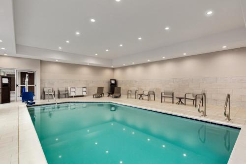a swimming pool in a hotel room with a swimming pool at Holiday Inn Express & Suites Hayward - Castro Valley by IHG in Hayward