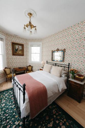 a bedroom with a large bed and floral wallpaper at Ellerbeck Bed & Breakfast in Salt Lake City