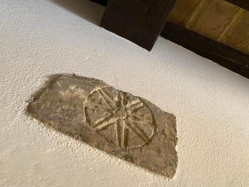 a metal artifact on the side of a wall at Casa Vacanze Nonna Maria in Sassoferrato