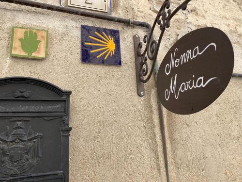 a sign on the side of a building with a door at Casa Vacanze Nonna Maria in Sassoferrato