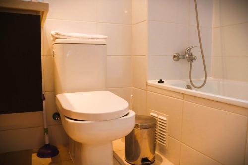 a bathroom with a white toilet and a shower at HOM I Studio SKI OUT 3PAX en Valle de Condores 1 in Farellones
