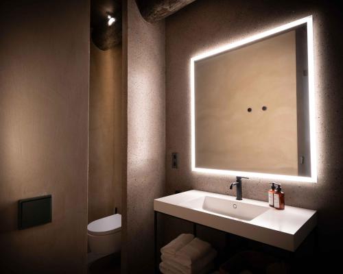 Ένα μπάνιο στο Les Pardines 1819 Mountain suites & SPA