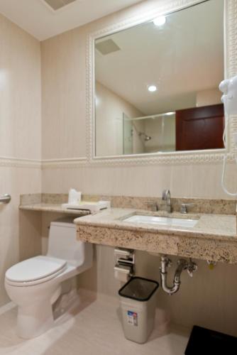 Un baño de Asiatic Hotel - Flushing