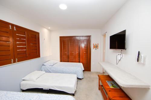 Katil atau katil-katil dalam bilik di BirutaVillage Praia de Maramar Macapá