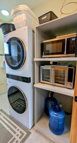 a kitchen with two microwaves and a microwave at Mountain View Penthouse Condo in Muñoz