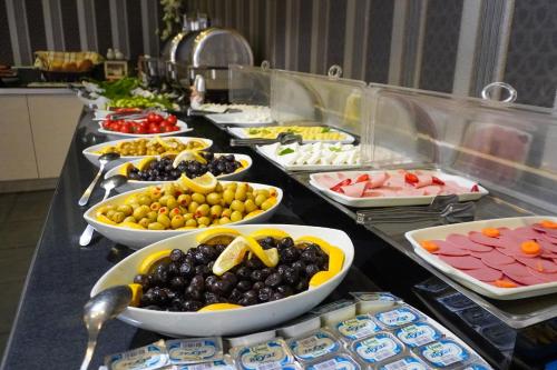 فندق مالتيب 2000 في أنقرة: خط بوفيه مع العديد من أنواع الطعام المختلفة