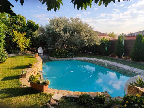 Photo de la galerie de l'établissement VILLA 140 M2 PISCINE JARDIN 5 PERSONNES et UN BEBE, à Marseille