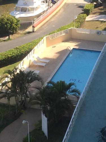 Utsikt över poolen vid Apartamento Marina Lanais eller i närheten