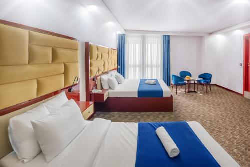 Postel nebo postele na pokoji v ubytování Denis hotel