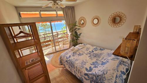 En eller flere senge i et værelse på Santa Amalia Beach