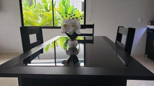 JabillosにあるTropical Noir at Family Lodgeのギャラリーの写真