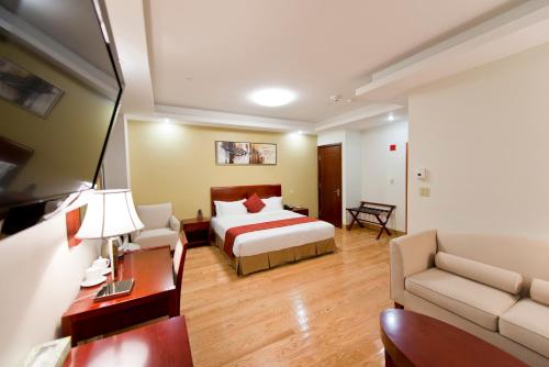 Postel nebo postele na pokoji v ubytování Asiatic Hotel - Flushing