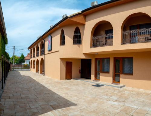 Scarlett Pension & Restaurant