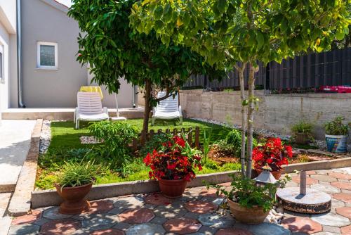 Vonkajšia záhrada v ubytovaní Apartments Franica