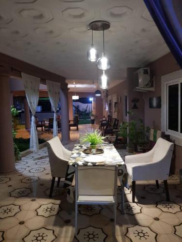 Ruang duduk di Nana Adu Guest House