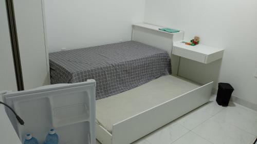 Postel nebo postele na pokoji v ubytování Melhor acomodação pro São João, Quarto vizinho ao hotel intercity e 800metros da entrada do Parque do Povo pelo açude novo pra festa do maior São João do Mundo