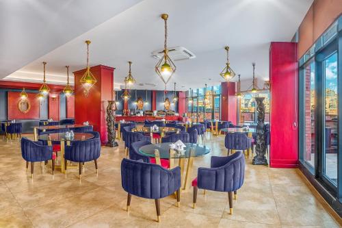 Denis hotelにあるレストランまたは飲食店
