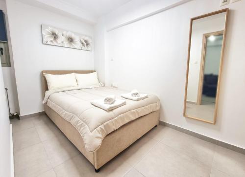 Ένα ή περισσότερα κρεβάτια σε δωμάτιο στο Bright & Modern home in Athens