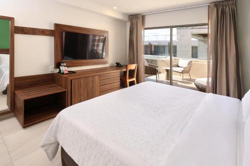 Ένα ή περισσότερα κρεβάτια σε δωμάτιο στο Holiday Inn Tulum by IHG