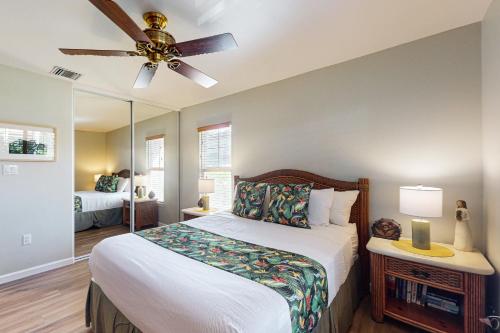 Ένα ή περισσότερα κρεβάτια σε δωμάτιο στο Waikoloa Colony Villas 2406