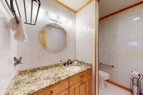 Bilik mandi di Soaring Pines Lakeside
