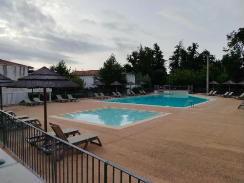 Appartement avec jardin piscine et plage 100 m