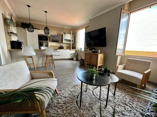 PEYRONNET - Fabulous 2 bedrooms - Sea view - Beach 2min away
