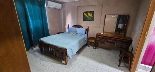 Ένα ή περισσότερα κρεβάτια σε δωμάτιο στο Stroop's Bliss & Comfort