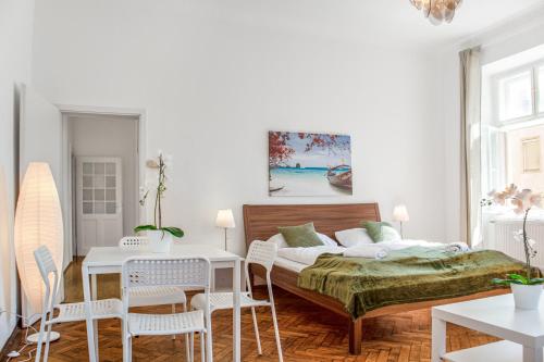 Stylish Multi Apt Perfect for Group Stays
