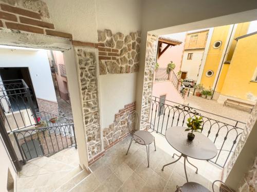 a patio with a table and chairs on a balcony at B&B Olea Tarsia in Tarsia