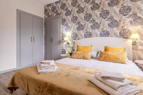a bedroom with a large bed with towels on it at Blue Como Luxury APT #2 in Como